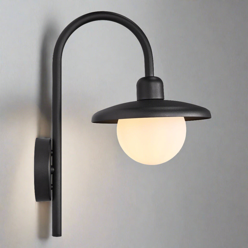 Berlo Outdoor Wall Light