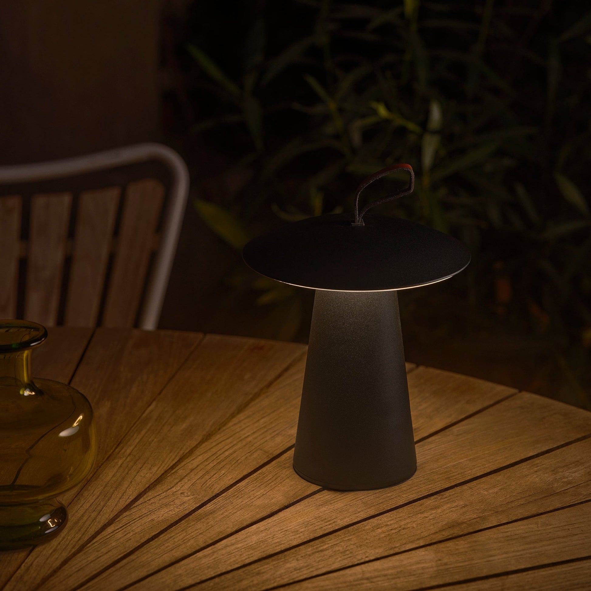 Ara To-Go 2 Rechargeable Table Lamp