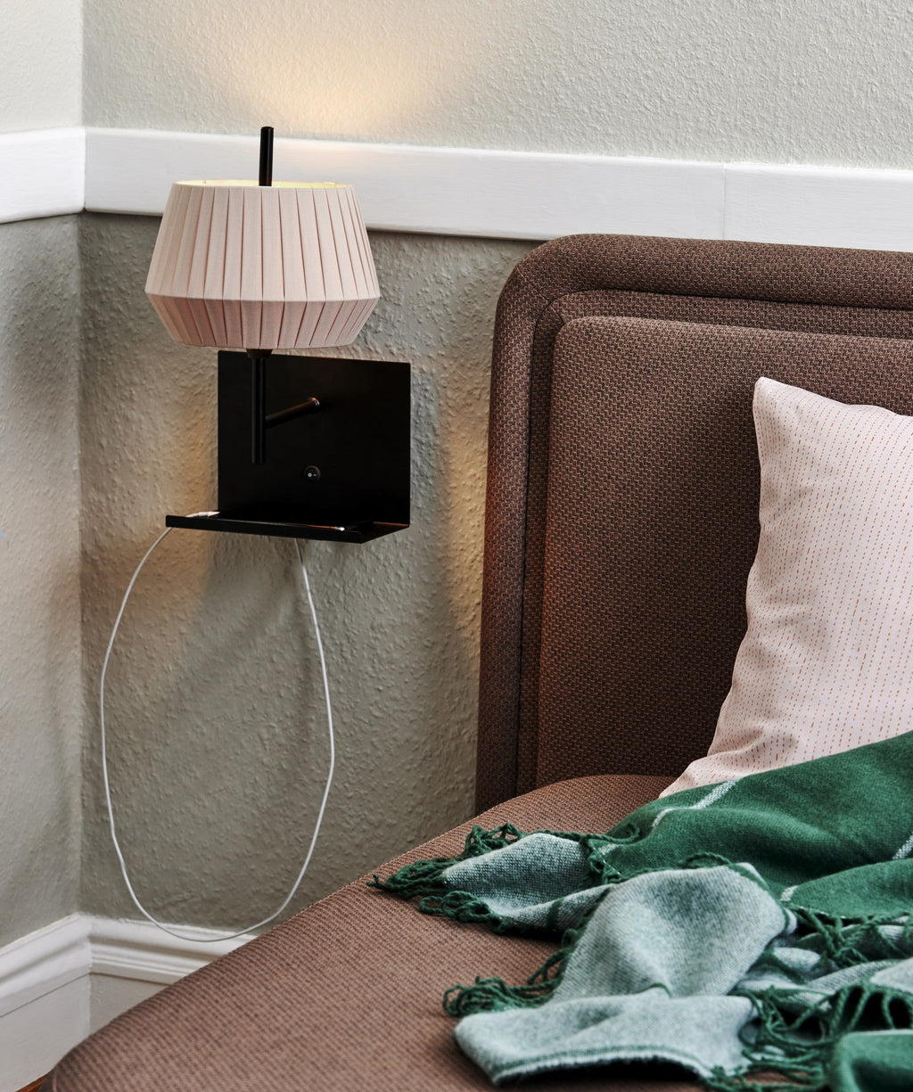 Dicte Wall Light, Beige