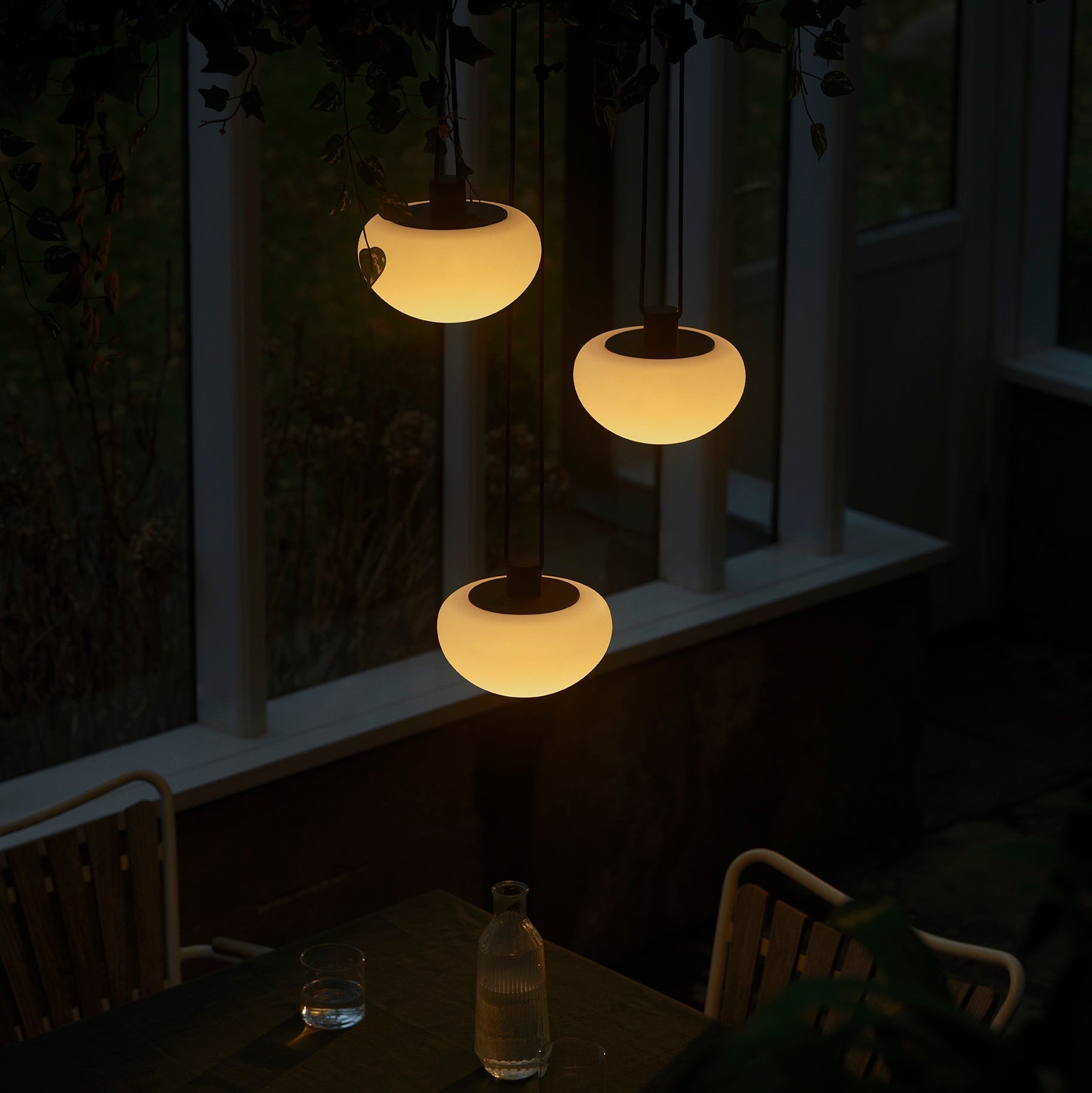 Sponge 20 Rechargeable Hanging Lamp, Black/Opal