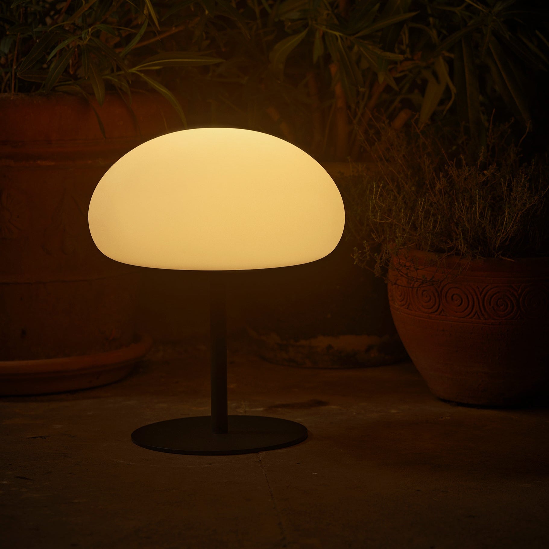 Sponge 34 Rechargeable Table Lamp, Black/Opal