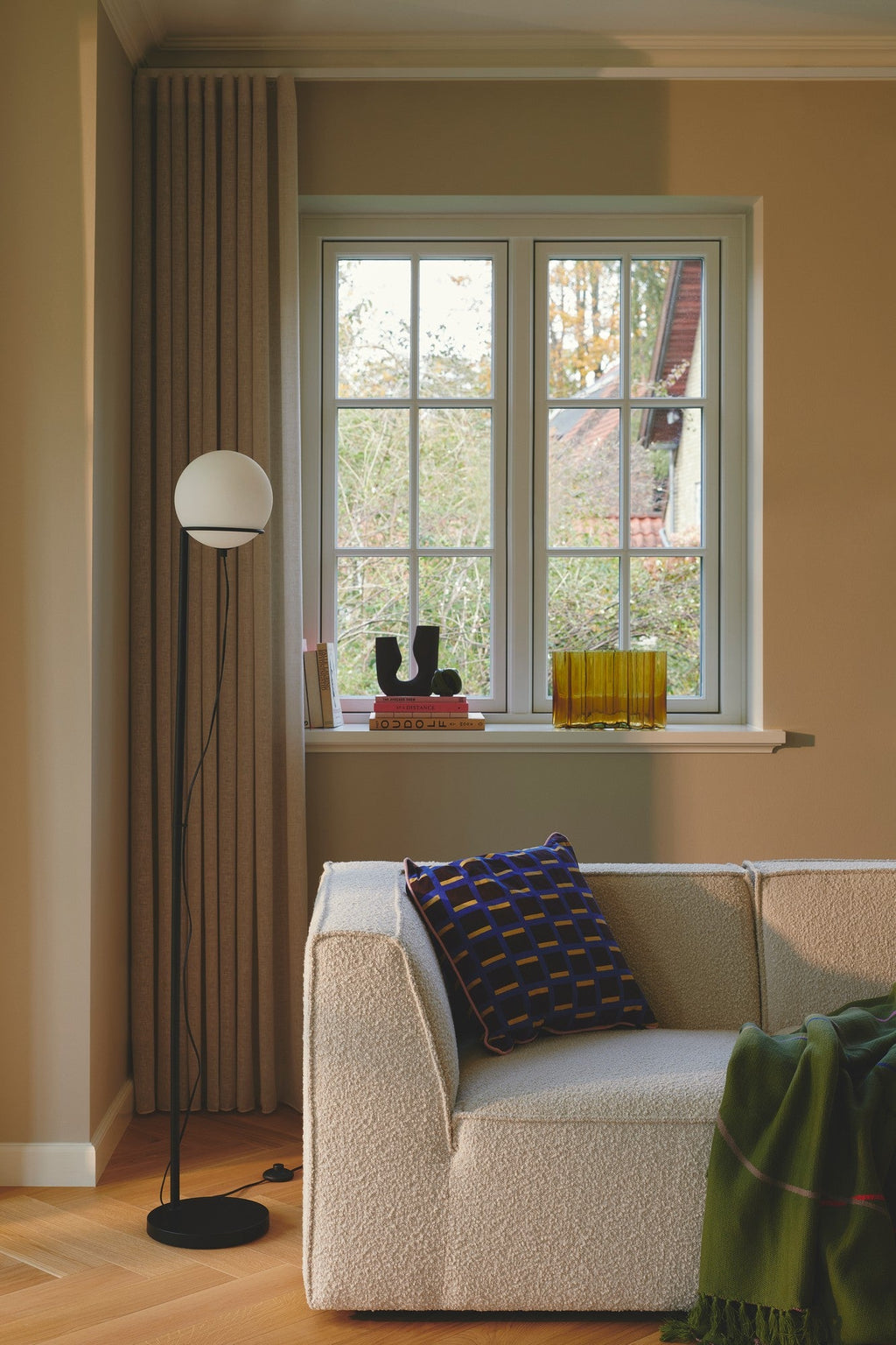 Wilson Floor Lamp, Black