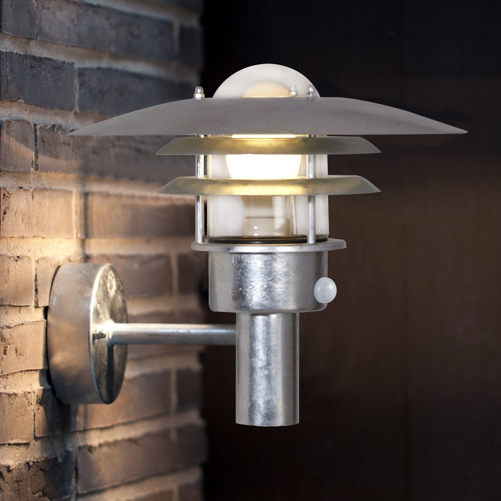 Lonstrup 32 Sensor Wall Light