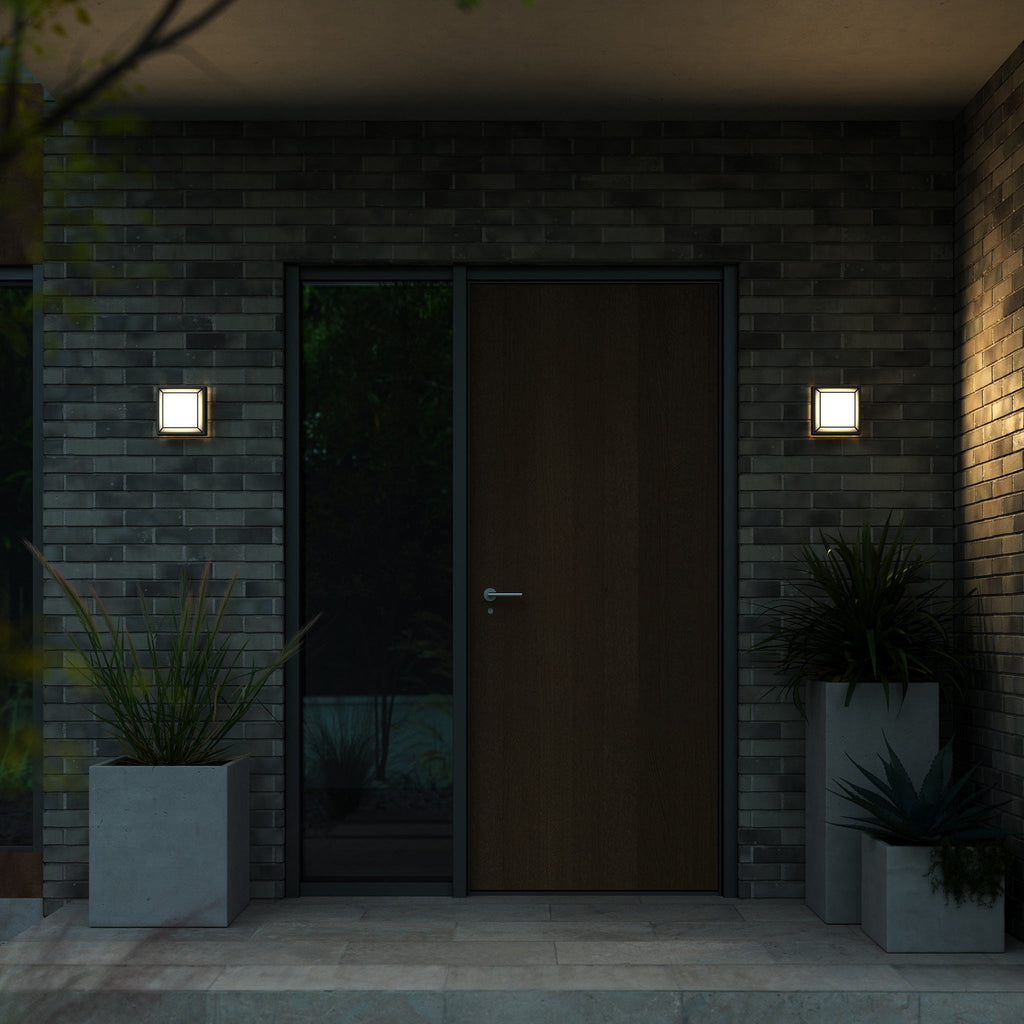 Oliver Round LED Outdoor Light, Black/Opal