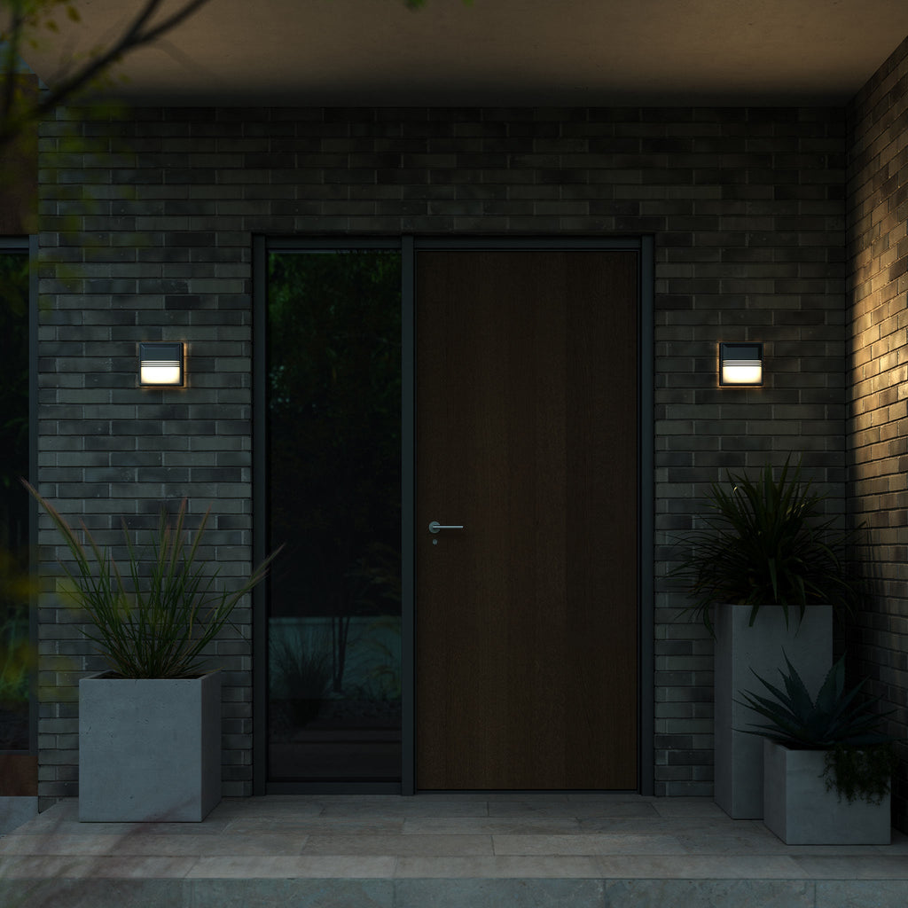 Oliver Round LED Outdoor Light, Black/Opal