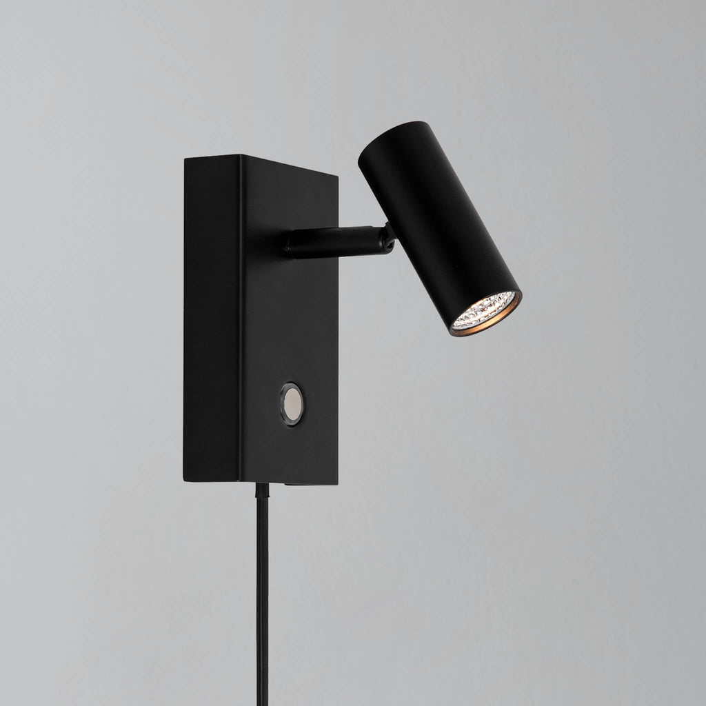 Omari LED Wall Light