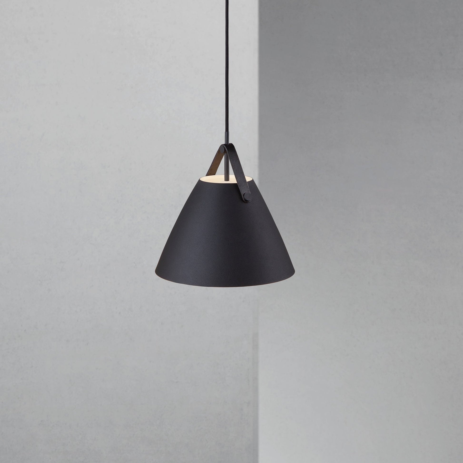 Strap 27 Pendant Light